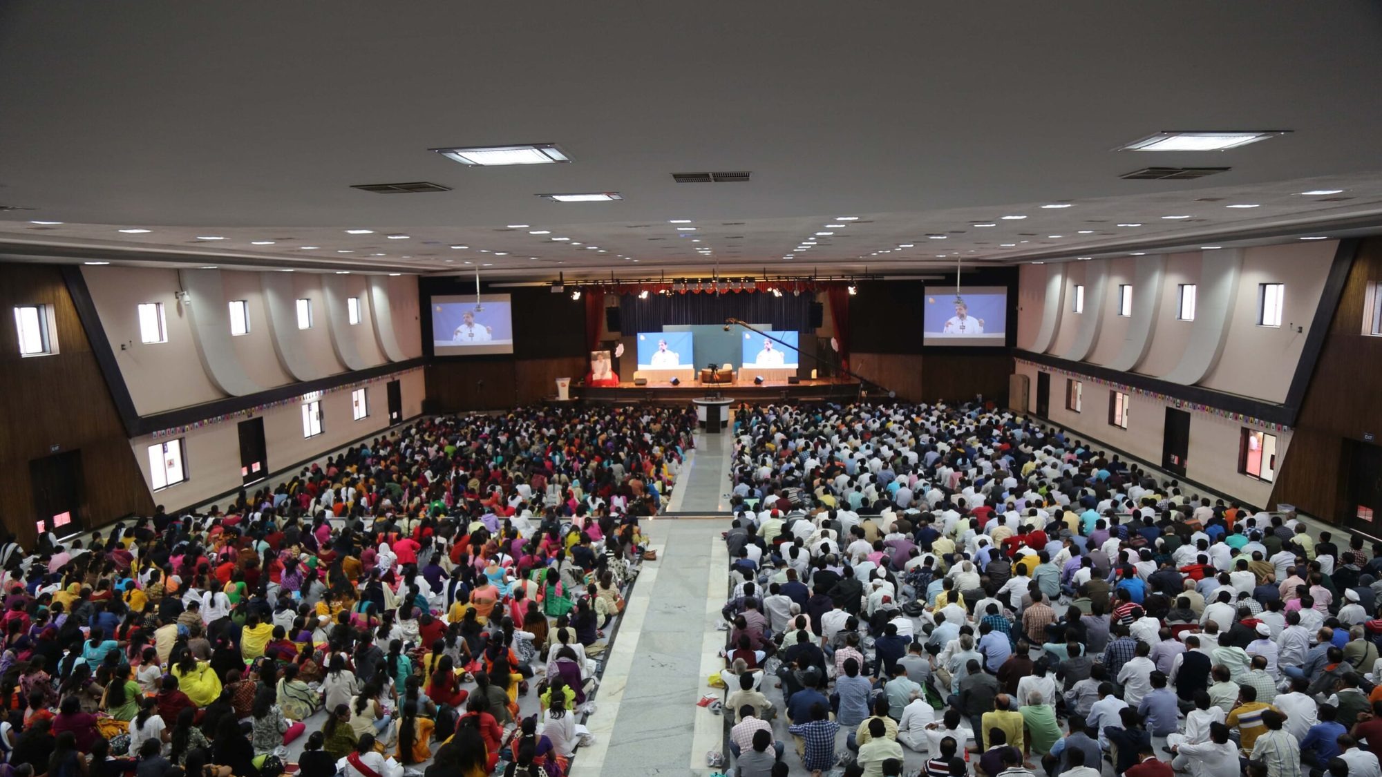 The main hall at MaNaN Ashram during a retreat